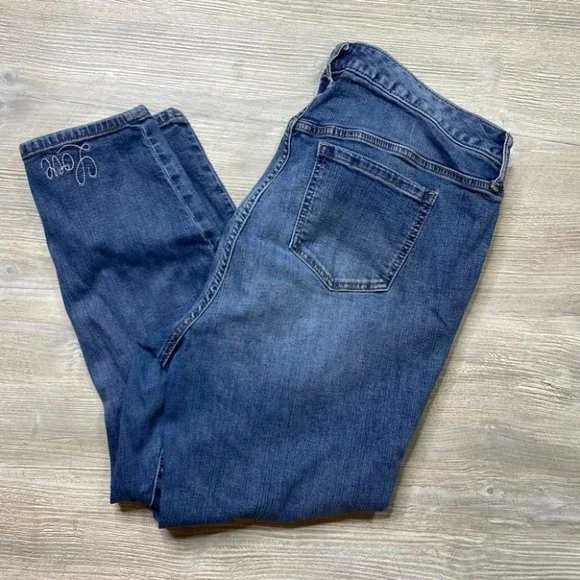 Torrid Girlfriend Stretch Skinny Jeans - Picture 2 of 14